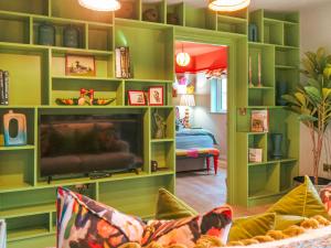 The Twitcher - Uk50612