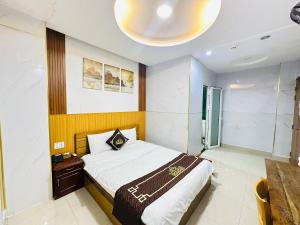 KHÁCH SẠN PHÚ HƯNG