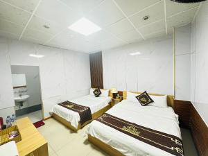 KHÁCH SẠN PHÚ HƯNG