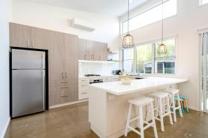 Modern & Accessible Beach House - Bell 2