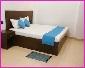 Hotel Girivan Aprna # Premium Palace Near Ram Janam Bhoomi And Temple, Ayodhya # Free Wifi and Room Servce, Facilities, Best Hotel