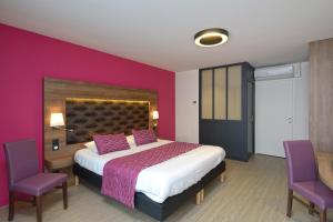 Hotels The Originals Boutique, Hotel Le Lion d'Or, Fougeres Ouest (Inter-Hotel) : photos des chambres