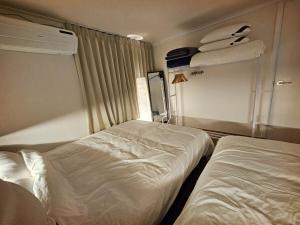 Gangnam Modern House 5 minutes from Yeoksam Station Sleeps 6