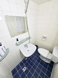 Gangnam Modern House 5 minutes from Yeoksam Station Sleeps 6