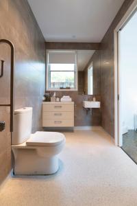 Bell Beach House - Pets on request - 1pm Check-in