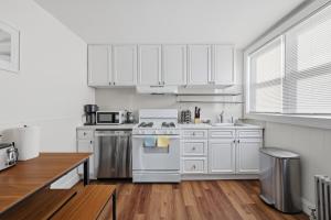 Newton Newly Renovated 3Br Apt