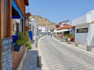 Spacious 1BDR Sea View & Pool