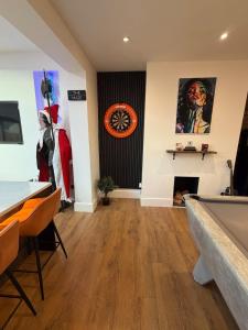 Modern 3 bed home with a hot tub