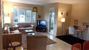 Deina Bright and Spacious Apartment