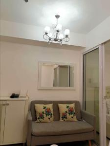 Azure Urban Resort with WIFI and Netflix