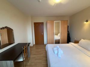 Bansko Bliss - Peaceful Stay with Balcony Views