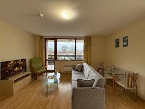 Bansko Bliss - Peaceful Stay with Balcony Views