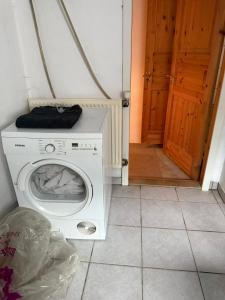 6 bedrooms 4 toilet Spacious Mansion Near Lalandia