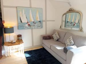 Spinnaker Barn, boutique, cute barn with hot tub