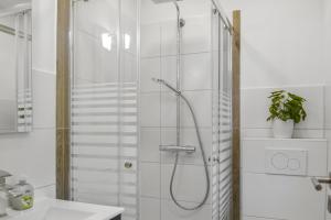 Apartment mit Terrasse, privater Eingang und Parkplatz