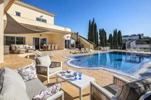 Vila Alporchinhos - Large villa close to the beach