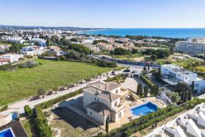 Vila Alporchinhos - Large villa close to the beach