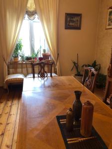 Nice Classical apartments on Alberta St FREE locked parkings