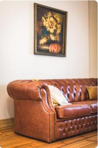 Nice Classical apartments on Alberta St FREE locked parkings