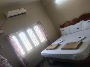 Madhu Shini AC Boarding and Lodging