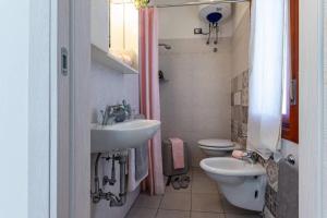 Bright villa flat with shared garden