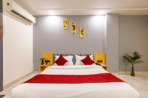 HOTEL SR PALACE, 5 mins from IGI & Domestic Airport Delhi