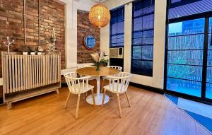 Large Luxury City-Center Loft - King Bed - De Waterkant - Walk to & Top Restaurants & Nightlife