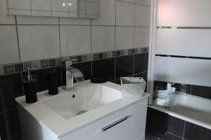 Charmant T1 Annecy velos parking prive