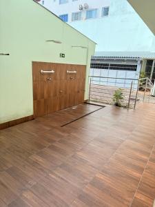 Apto térreo - praça mini golf - Sacada - Garagem - 3 quadras do mar e 1 do centro