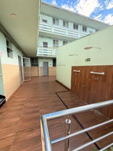 Apto térreo - praça mini golf - Sacada - Garagem - 3 quadras do mar e 1 do centro