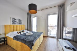 Prymasa Tysiąclecia 83A Free Garage by Perfect Apart