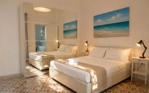 Villa Luciano - Rooftop Jacuzzi, BBQ, Billiards & Steps from Sea