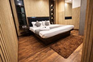 Hotel Red Stone Inn Walkable from New Delhi Railway Station