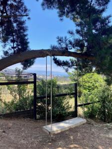 Refugio en el bosque con vista a la bahía