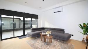 Bright modern townhouse in a convenient location