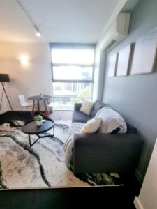 Dockland Retreat with Free Parking