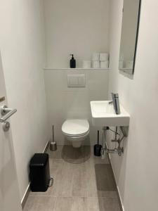 Chic Black-and-White Home by Naschmarkt