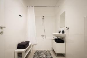 Chic Black-and-White Home by Naschmarkt