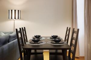 Chic Black-and-White Home by Naschmarkt