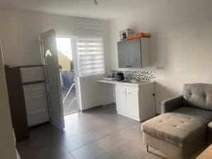 Studio calme proche circuit et centre