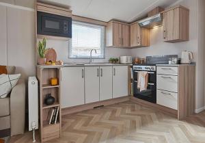 Heather View Essential Clover Caravan Pet 3