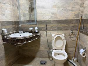 شقه للإيجار في المدينه المنوره متفرع من جامعه الدول و محي الدين