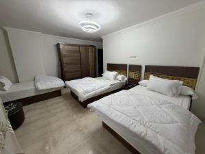 شقه للإيجار في المدينه المنوره متفرع من جامعه الدول و محي الدين