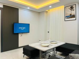 13 Luxury Apartment with Elevator in the Center