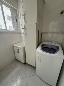 Quadra mar, 2 quartos, vaga coberta, ar condicionado, centro de BC