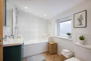 Modern 4 bedroom Home in Cheltenham - City Centre