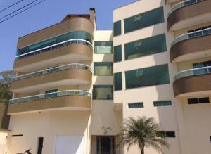 Apartamento em avenida principal de Bombinhas