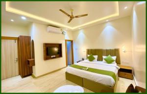 HOTEL LUXURY BANARAS Palace Inn - Near Shree Vishwanath Temple- Wi-Fi- Restaurant and Room Service - Fully Air Conditioning Rooms- Best Family Hotel In Varanasi