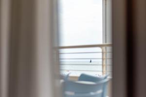 Sea view apartment with swimming pool