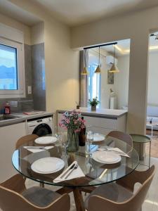 Newly Renovated 1BR Apartment and Balcony in Lush Pangrati